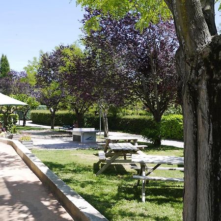 מלון Camping Forcalquier Les Routes De Provence מראה חיצוני תמונה